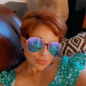 Meet your Posher, Janethe